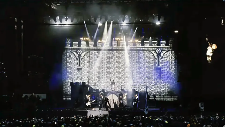 <p class="exampleTitle">“Feed My Frankenstein” <span class="inlineExampleRecorded">Live</span></p><p class="exampleArtist">Alice Cooper</p>