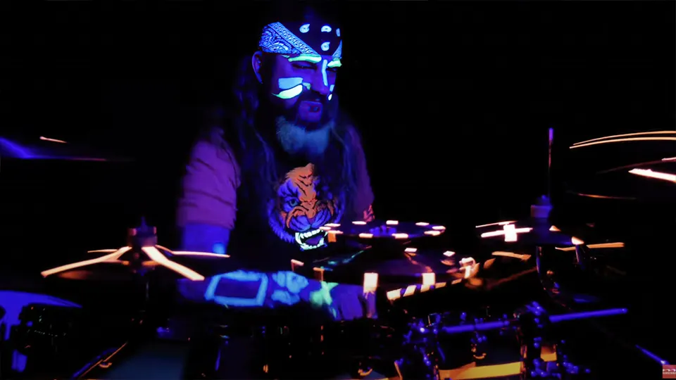 <p class="exampleTitle">“More” <span class="inlineExampleRecorded">Studio</span></p><p class="exampleArtist">Flying Colors</p>